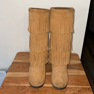 ❄️ Minnetonka Fringe Moccasin Style Boots Size 7